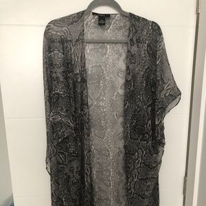 Long snake print black and grey kimono